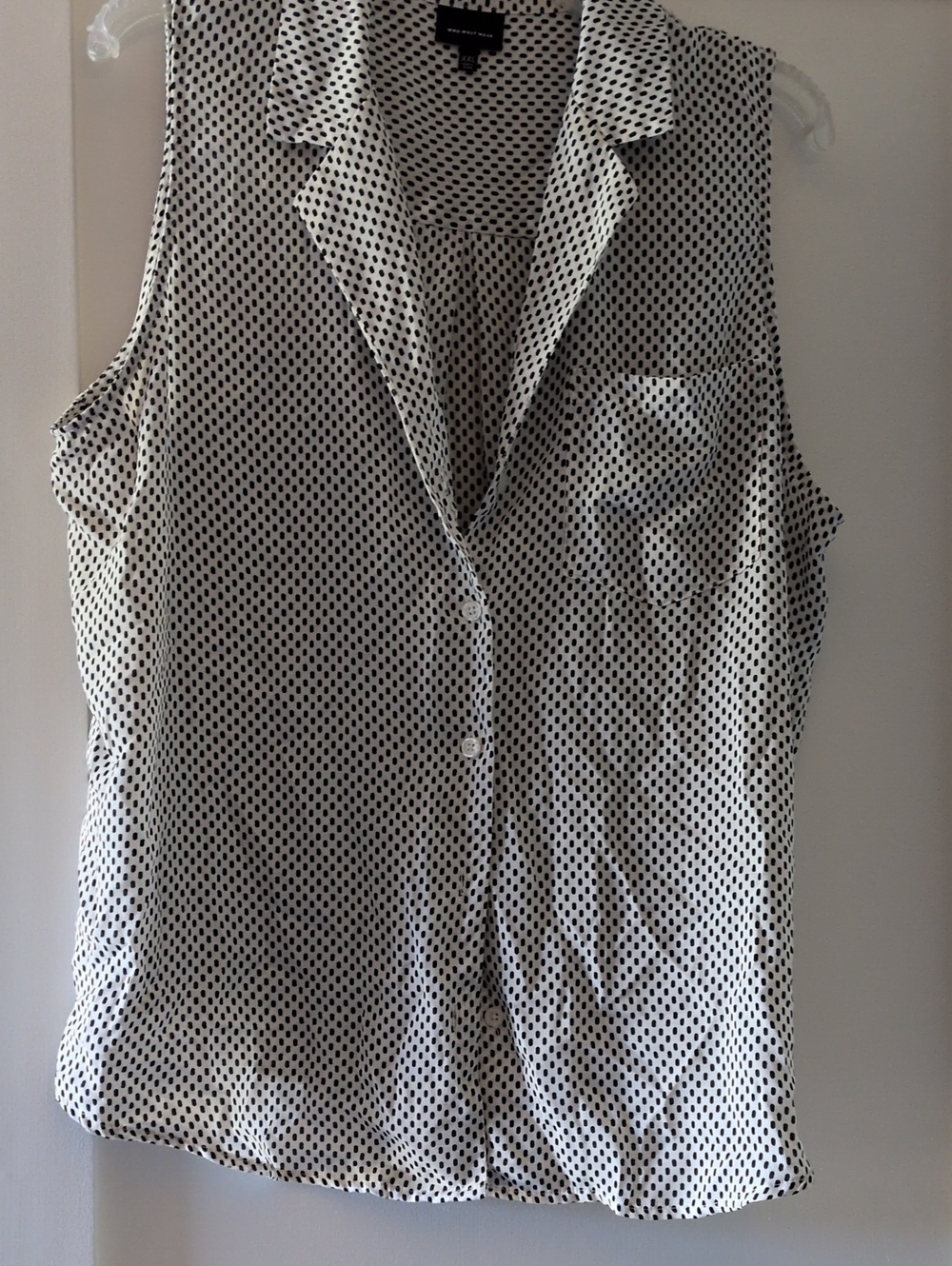 Who What Wear Sleeveless Polka Dot Button-Front Blouse - White & Black